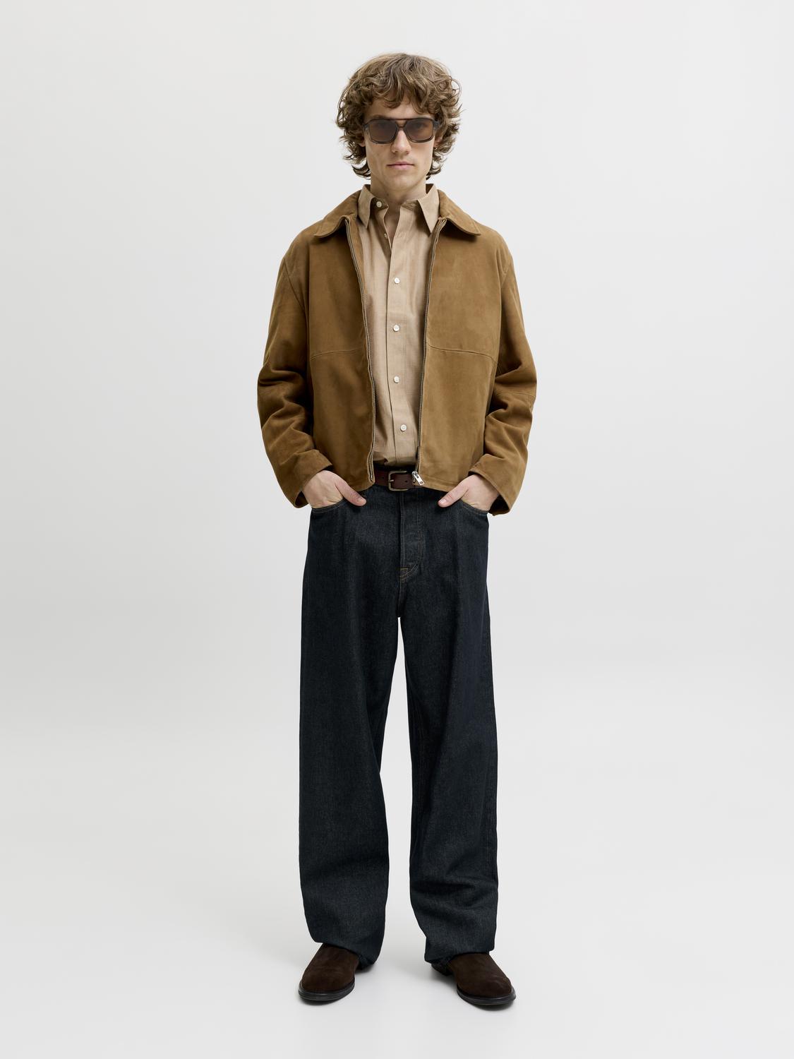 model_shot-front_full